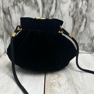 Vintage Black Velvet Crossbody with Gold Kiss-Lock Frame New Year’s Eve  Party
